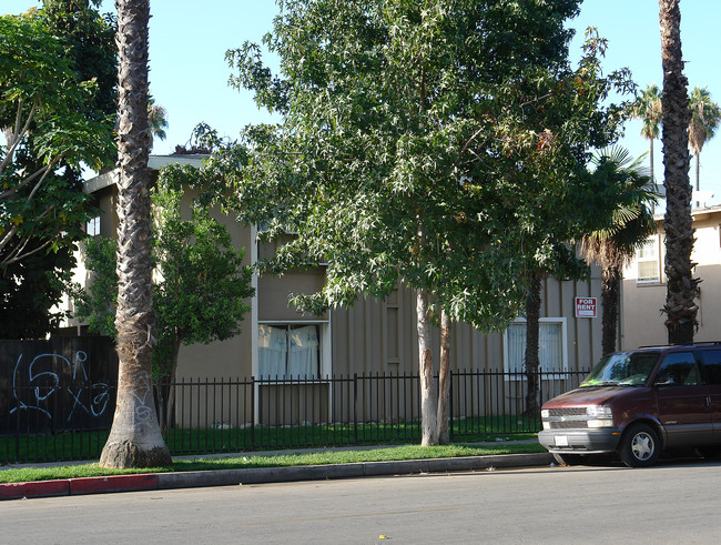 Guinida Pines Apartments in Anaheim, CA - Building Photo - Building Photo