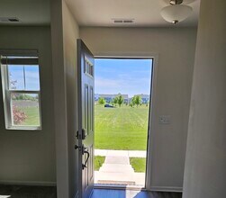 858 Finley Dr in Aurora, IL - Building Photo - Building Photo