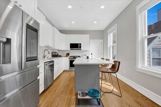 1728 N Wood St in Chicago, IL - Building Photo - Building Photo