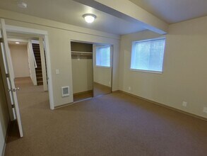 2074 Onyx St in Eugene, OR - Building Photo - Building Photo