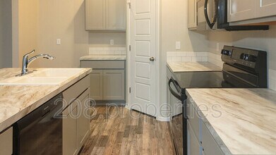 893 N Bowknot Lake Ave in Star, ID - Building Photo - Building Photo