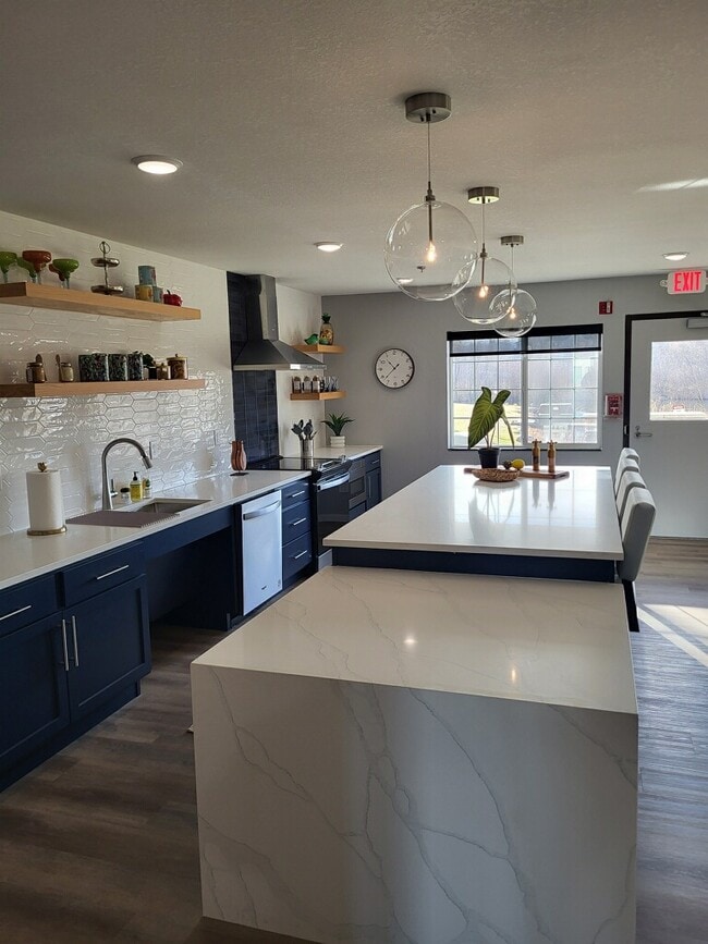 Bridgewater Estates in Alexandria, MN - Foto de edificio - Building Photo