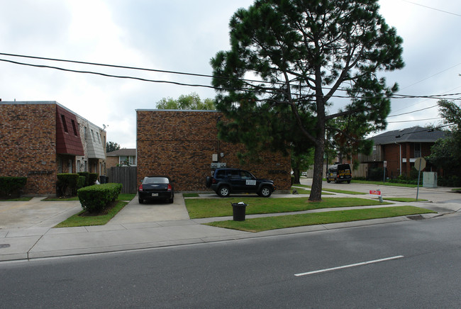 2601 Transcontinental Dr in Metairie, LA - Foto de edificio - Building Photo