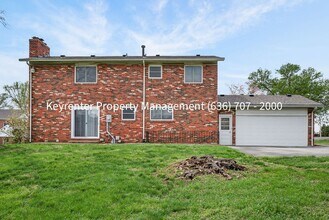 15362 Olive Blvd in Chesterfield, MO - Building Photo - Building Photo