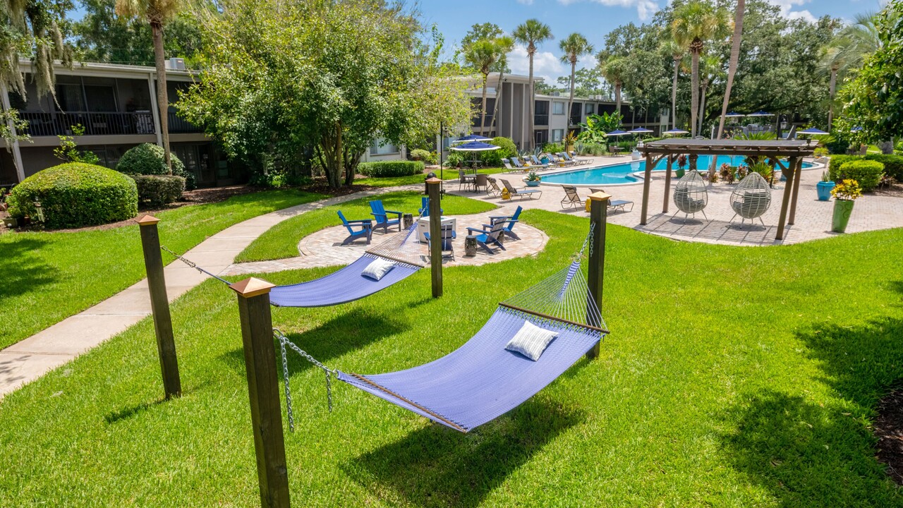 Lakewood Village in Jacksonville, FL - Building Photo