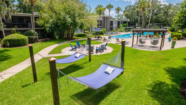 Lakewood Village in Jacksonville, FL - Foto de edificio - Building Photo