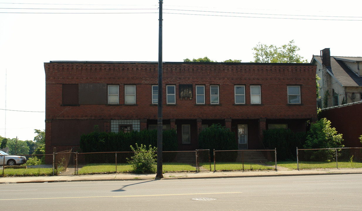 2223 Market St in Youngstown, OH - Building Photo