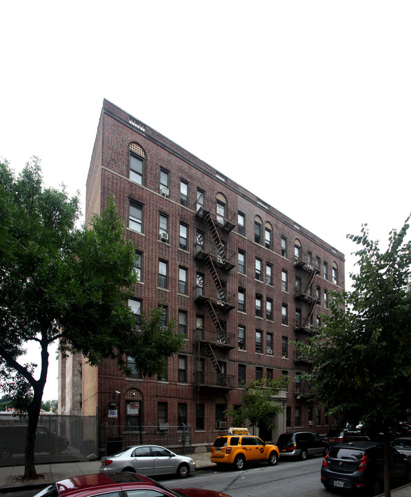 Ambassador Apartments in Jamaica, NY - Foto de edificio