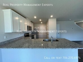 8104 Derby Wood Ln in Charlotte, NC - Building Photo - Building Photo