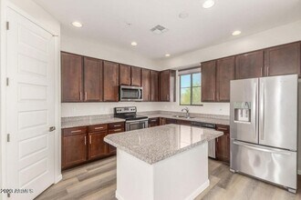 2090 S Dorsey Ln in Tempe, AZ - Building Photo - Building Photo