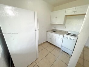 420 NW 10th St in Miami, FL - Building Photo - Building Photo