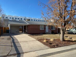 1381 Worchester St in Aurora, CO - Building Photo - Building Photo