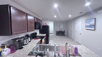 5958 Creekside Crossing Dr in Jacksonville, FL - Building Photo - Building Photo