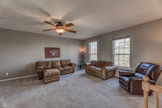 5583 Trammel Ct in Carmel, IN - Foto de edificio - Building Photo