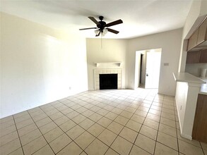 913 Crockett St in Lockhart, TX - Building Photo - Building Photo