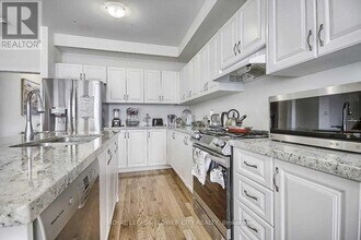 3362 Post Rd in Oakville, ON - Building Photo - Building Photo