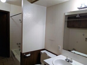 2248 Donna Dr in Norman, OK - Building Photo - Building Photo