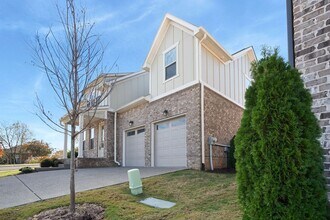 2013 Blackstone Dr in Hendersonville, TN - Building Photo - Building Photo