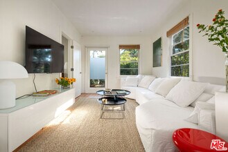 947 Amoroso Pl in Los Angeles, CA - Building Photo - Building Photo