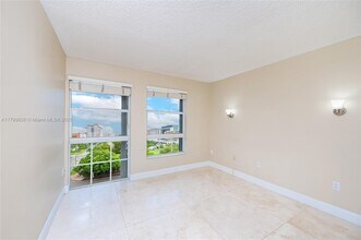 2351 Douglas Rd, Unit 607 in Miami, FL - Building Photo - Building Photo