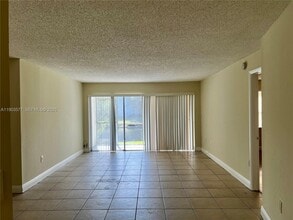 4215 N University Dr in Sunrise, FL - Building Photo - Building Photo