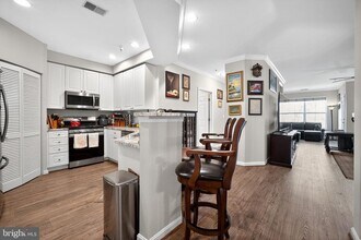 5112 Donovan Dr in Alexandria, VA - Foto de edificio - Building Photo