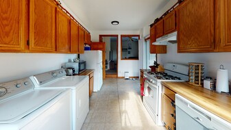 395 Lexington St, Unit 2 Apartamentos