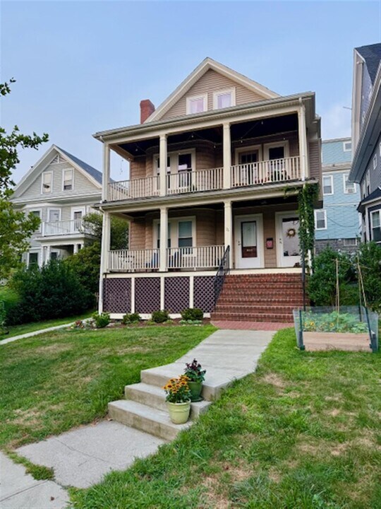 76 Powder House Blvd, Unit 1 in Somerville, MA - Building Photo