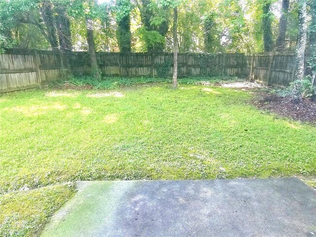 8040 Creekstone Way in Riverdale, GA - Building Photo - Building Photo