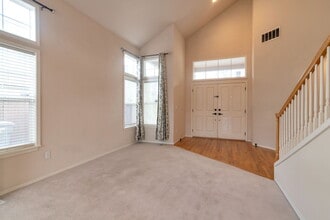 12730 SE 302nd St in Auburn, WA - Foto de edificio - Building Photo