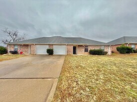 801 Hickory St in Lindale, TX - Building Photo