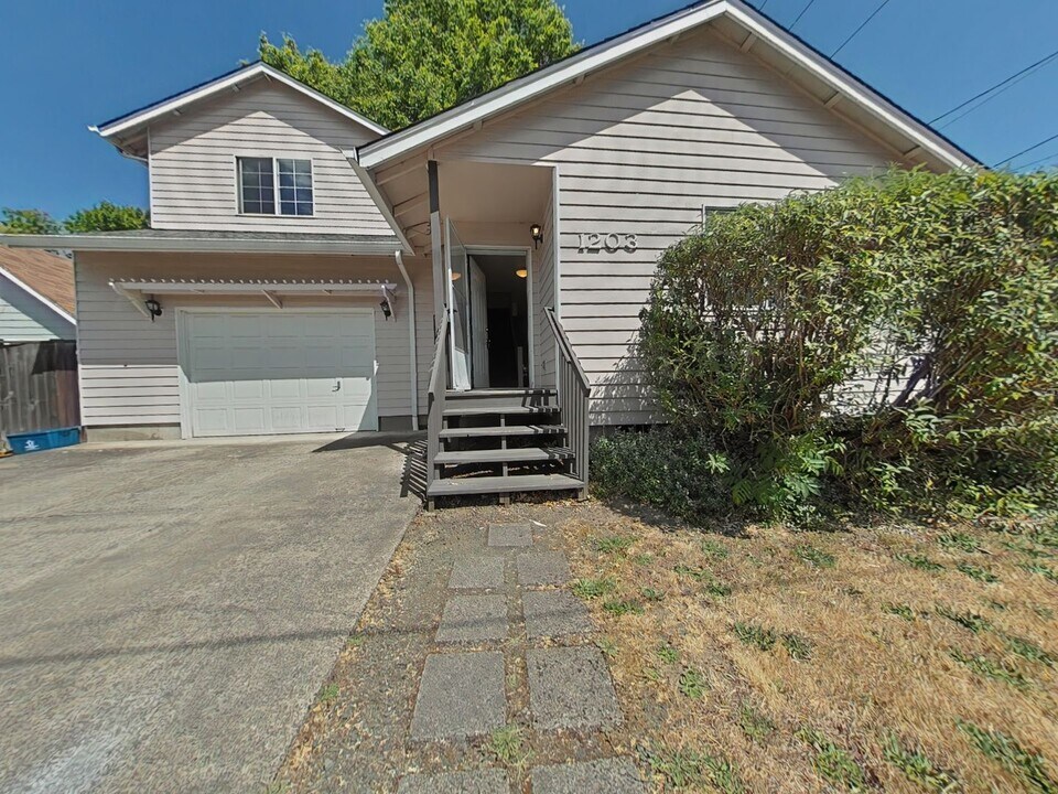 1203 NW 26th St in Corvallis, OR - Foto de edificio