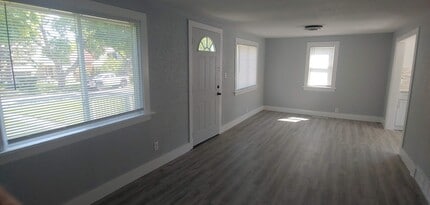 6725 W Harrison Ave in Milwaukee, WI - Building Photo - Building Photo