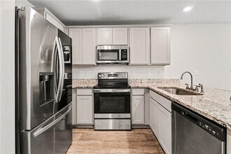 3528 Station Dr in Atlanta, GA - Building Photo - Building Photo