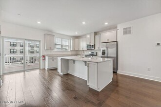 46 Mariveles Wy in Tinton Falls, NJ - Building Photo - Building Photo