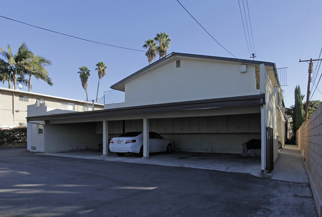 701 Maple St in La Habra, CA - Foto de edificio - Building Photo