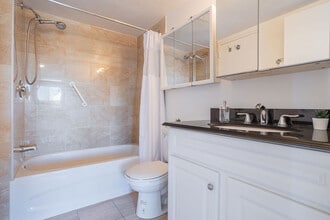 Gestion Forest Hill in Montréal, QC - Building Photo - Building Photo