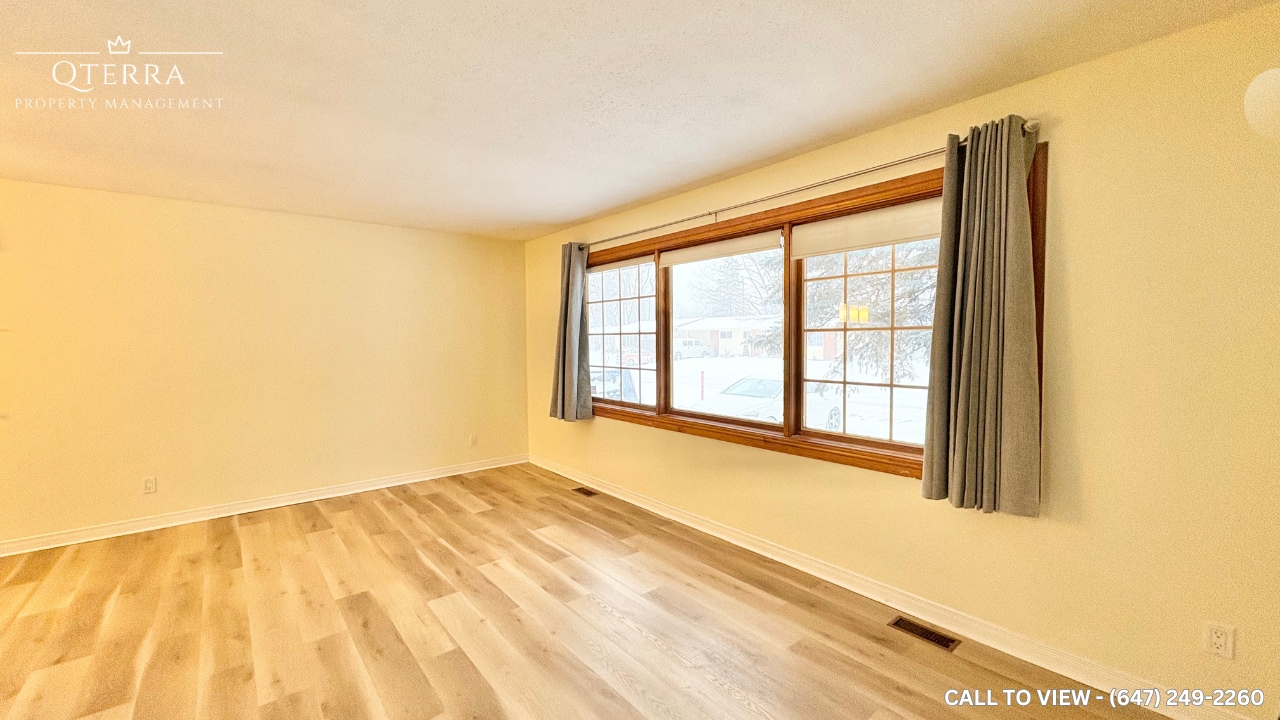 2424 Howland Av in Ottawa, ON - Building Photo