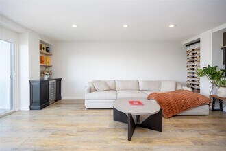 235 W Park Ave in Long Beach, NY - Building Photo - Building Photo