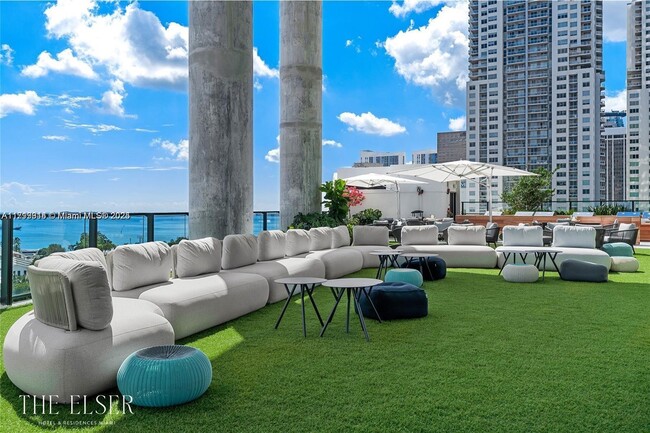 398 NE 5th St, Unit 4507 in Miami, FL - Foto de edificio - Building Photo