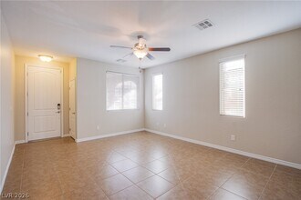 729 Catalina Aisle St in Las Vegas, NV - Building Photo - Building Photo