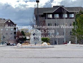 1255 Wolf Hollow Ln in Salt Lake City, UT - Building Photo - Building Photo