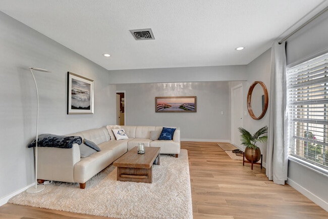 510 Silver Ln in Boca Raton, FL - Building Photo - Building Photo