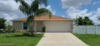 883 Fairhaven St NE in Palm Bay, FL - Building Photo