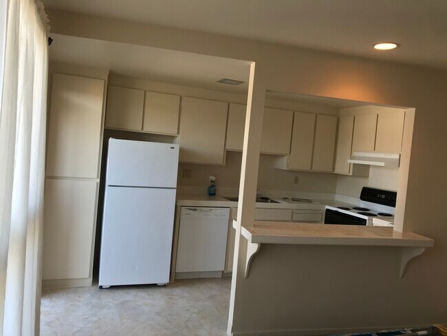 230 Dunecrest Ave, Unit 3 in Monterey, CA - Building Photo - Building Photo