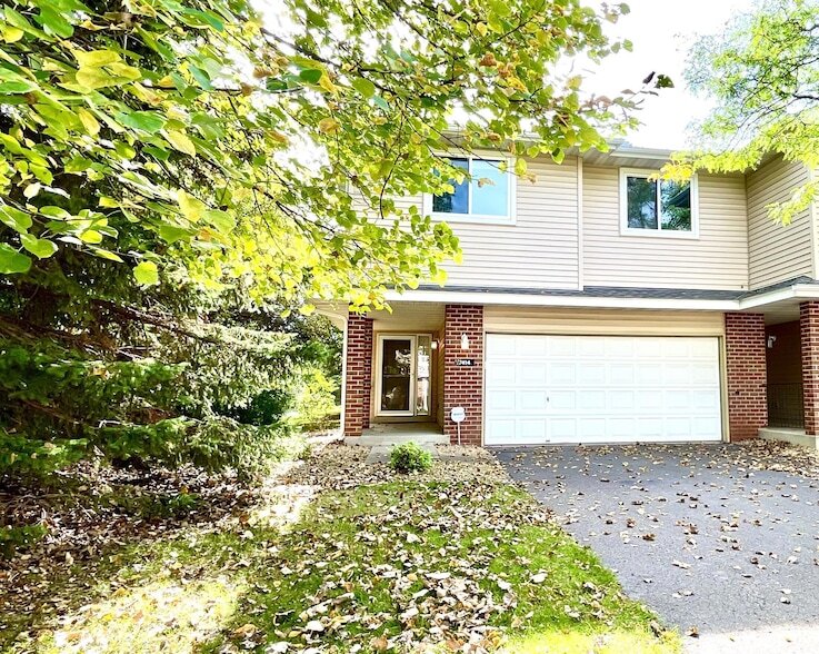 7414 Bolton Way in Inver Grove Heights, MN - Foto de edificio