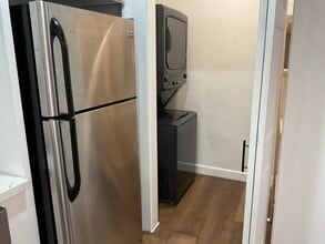 1227 E 7th St in Long Beach, CA - Foto de edificio - Building Photo