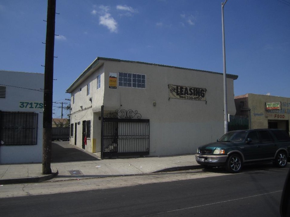 3711 S Western Ave in Los Angeles, CA - Building Photo