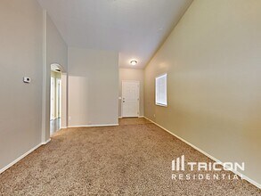 6914 S 38th Ln in Phoenix, AZ - Building Photo - Building Photo