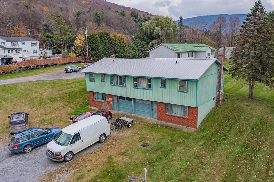 113 Mountain St, Unit 113-B in Bristol, VT - Foto de edificio